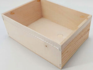 Caja de madera sin tapa de 32*22,6*11,3cm con blister plástico vacía