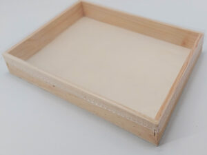 Caja de madera sin tapa de 40*27,9*4,3cm con blister plástico vacía