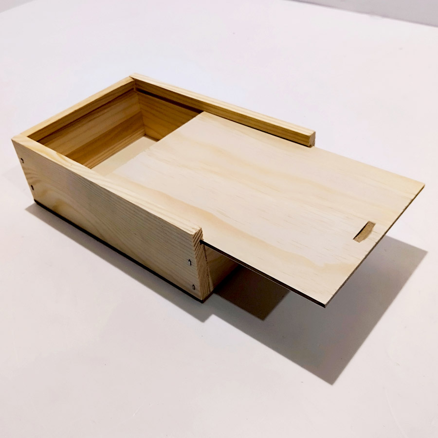 caja de madera con tapa
