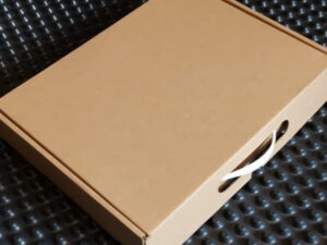 Caja automontable 3 de 36,9*28,6*6,2cm con asa
